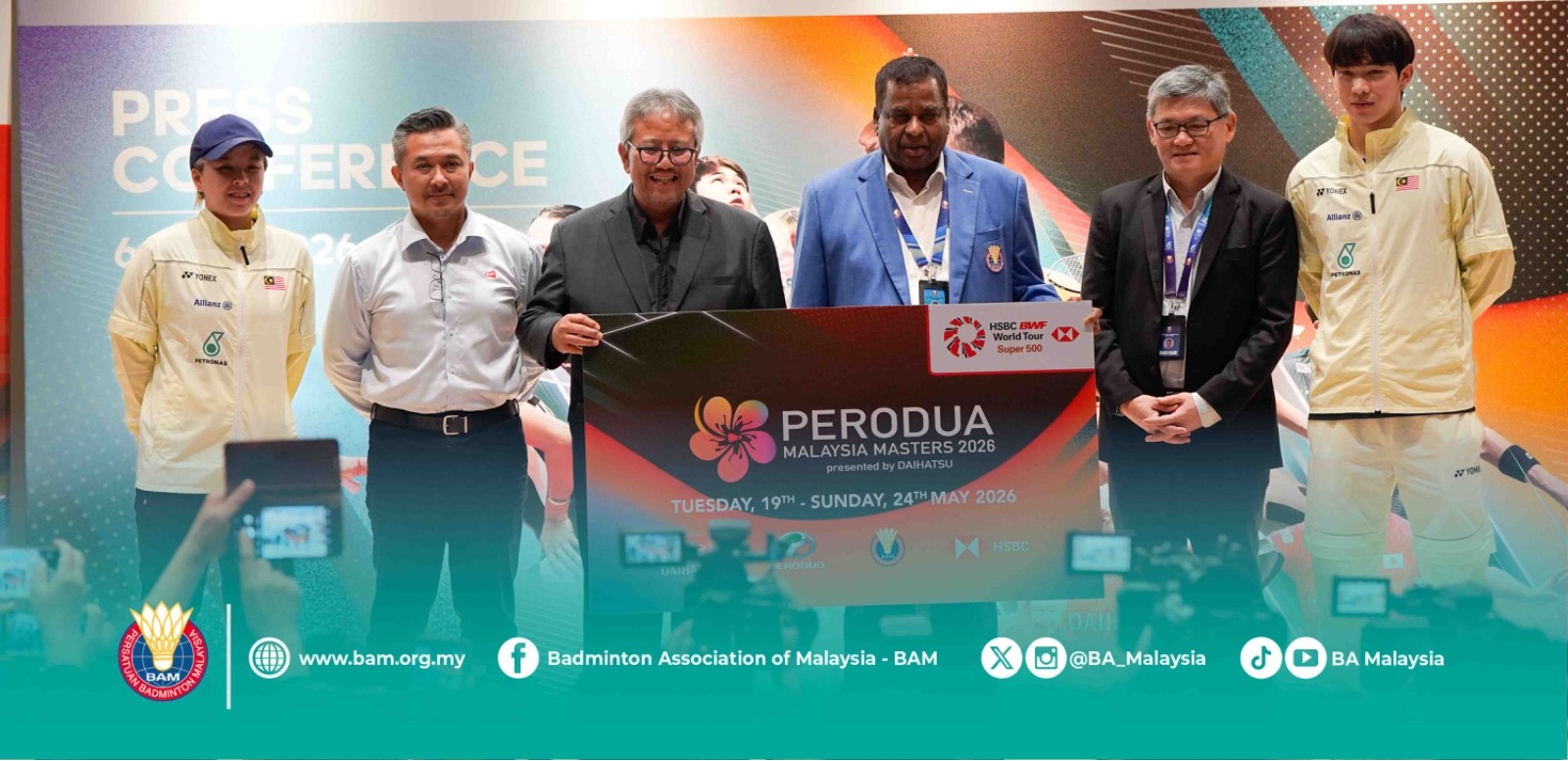 BAM top management with the President and CEO of PERODUA together with the world champion Chen-Toh.