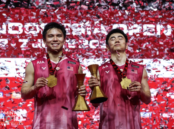 World No. 8 Fei-Din clinched their championship trophy in front of the Istora Senayan crowd