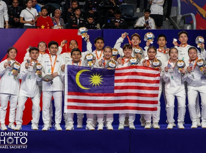 The juniors squad sealed the silver medals after nine years.